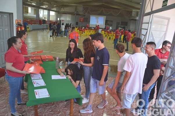 Evento realizado pela Creluz em Pinhal marca o Dia da Árvore