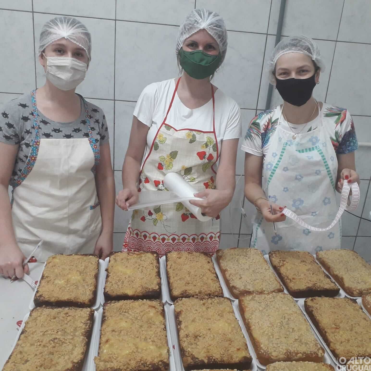 Feira do Centro Cultural 25 de Julho comercializa cerca de 450 cucas