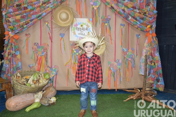 Festa Junina da Escola Irmã Odila Lehnen reúne comunidade em noite de alegria e tradição