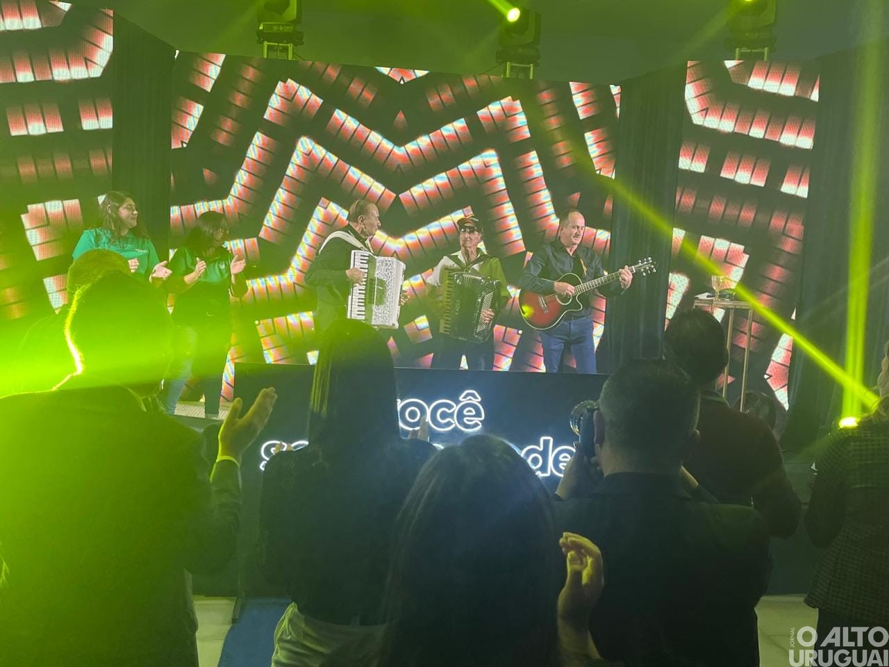 Palestra-show com Otélio Drebes reúne cerca de 600 pessoas em Caiçara