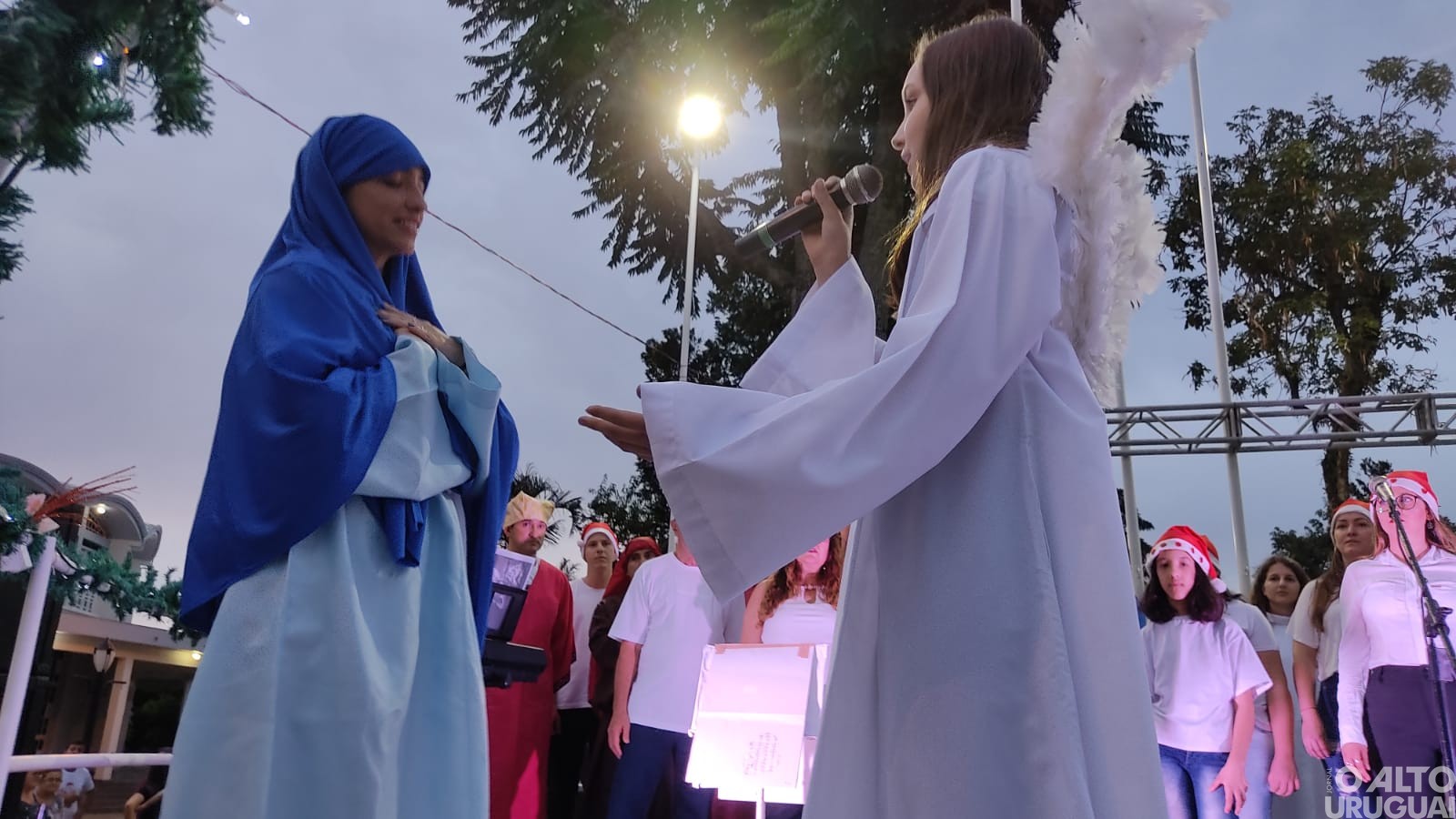 Planalto: chegada do Papai Noel e apresentações das escolas marcam Natal na Praça