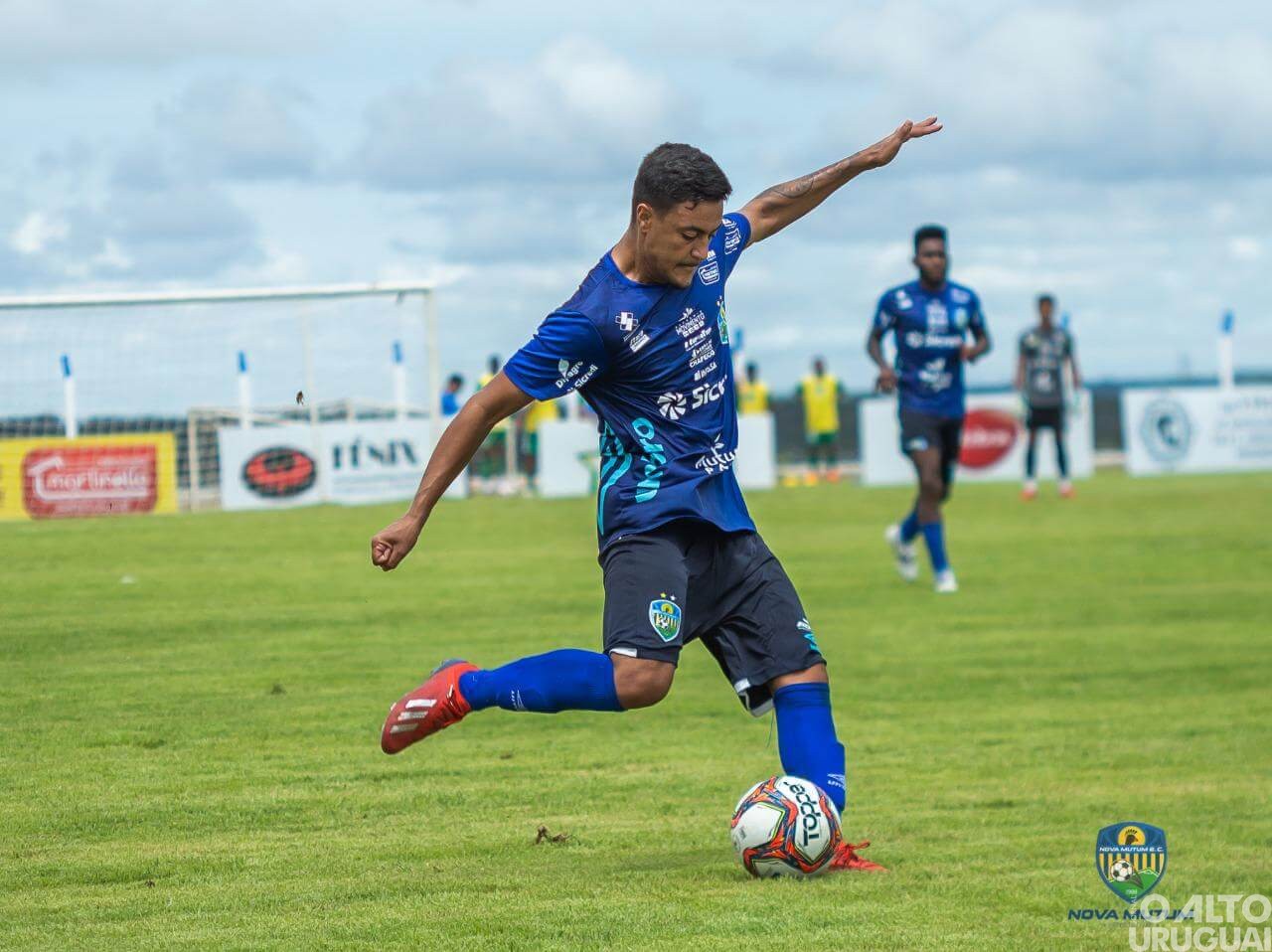 União-FW anuncia lateral-direito Lessa