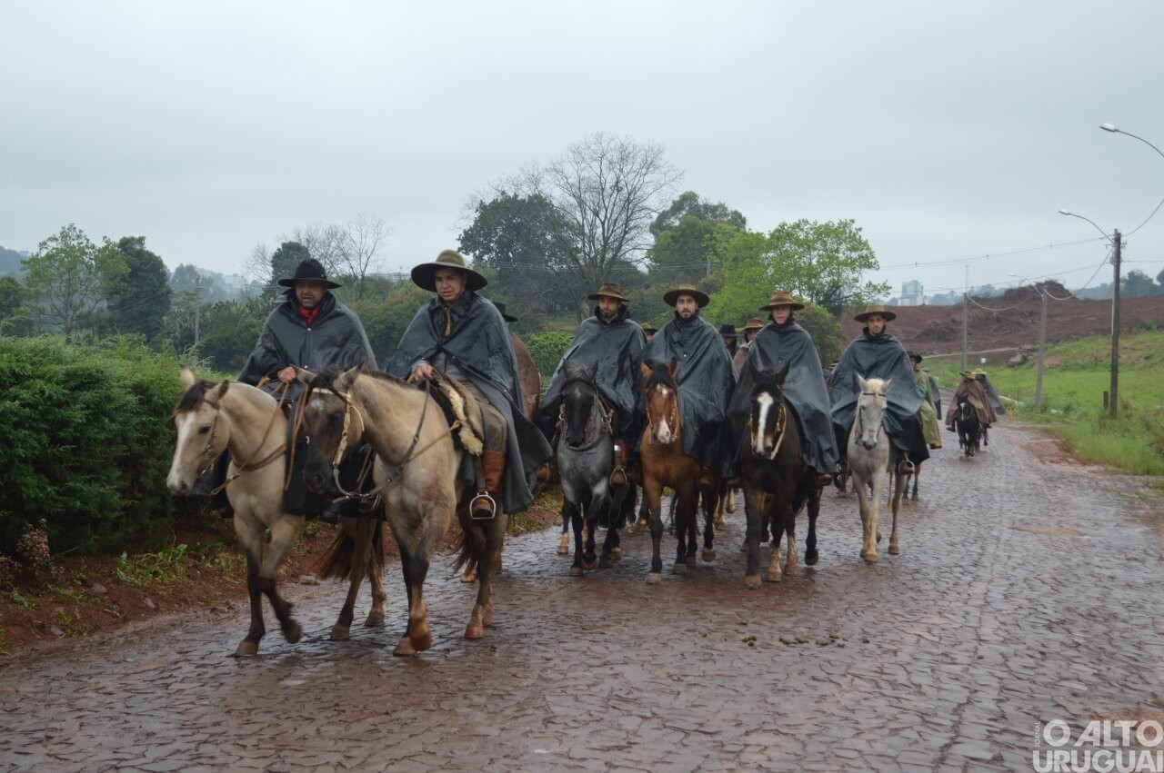Iraí a Erval Seco: cavalarianos do 30º Bate-Casco passam por FW