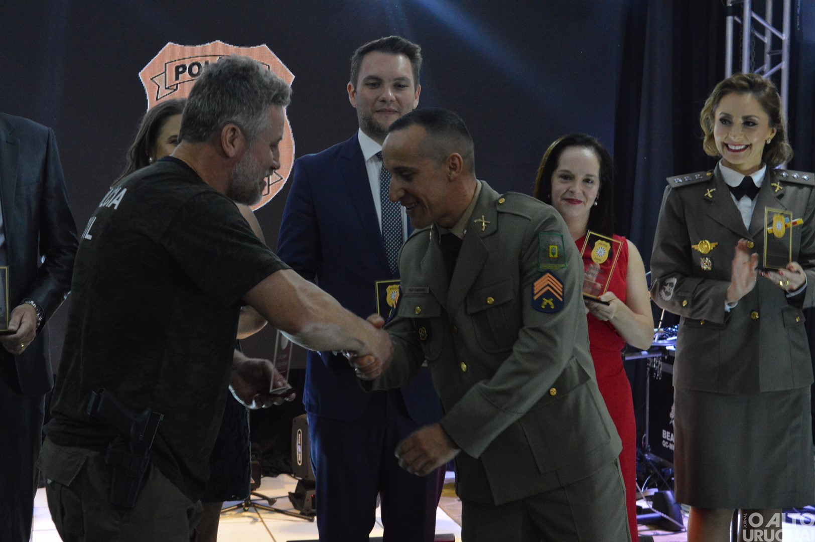 Baile Golden Night homenageia parceiros da Polícia Civil