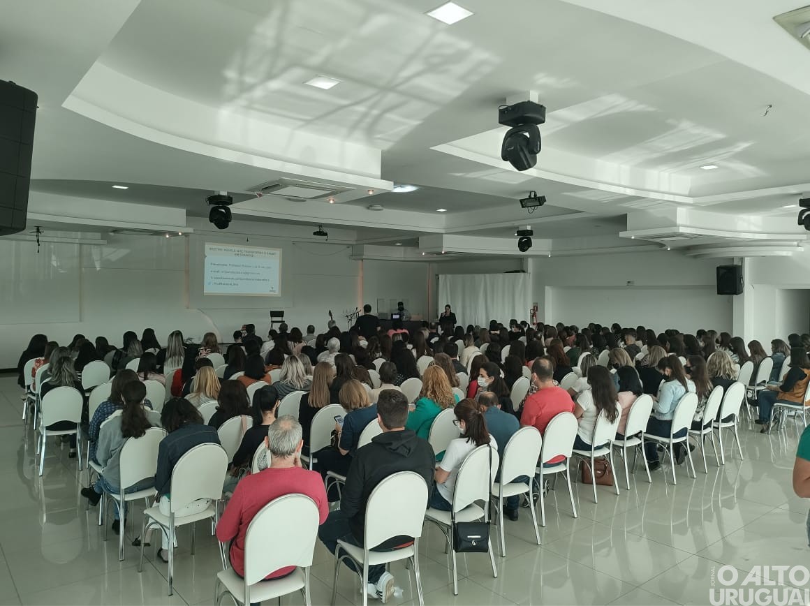Seberi: professores e servidores da educação recebem homenagens