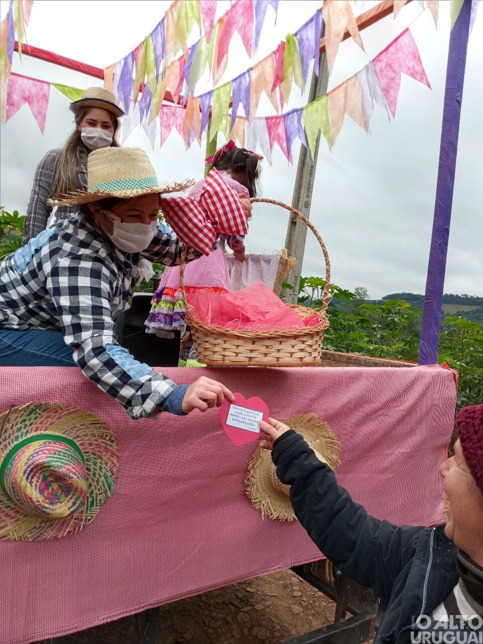 Rodeio Bonito: Arraiá Móvel do Cras visita 100 famílias assistidas