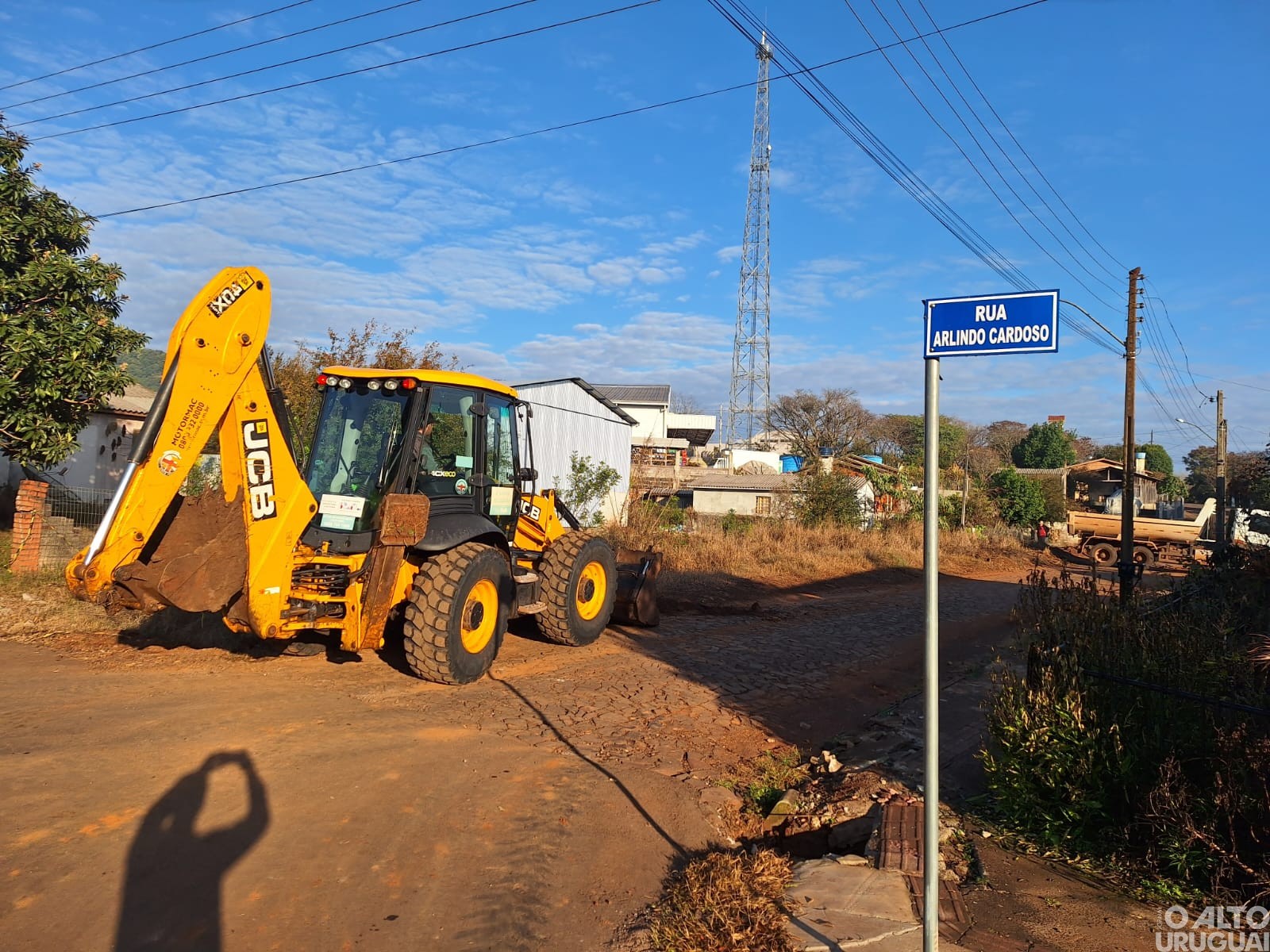 Inicia a pavimentação na avenida Marcelino Zadinello em Cristal do Sul