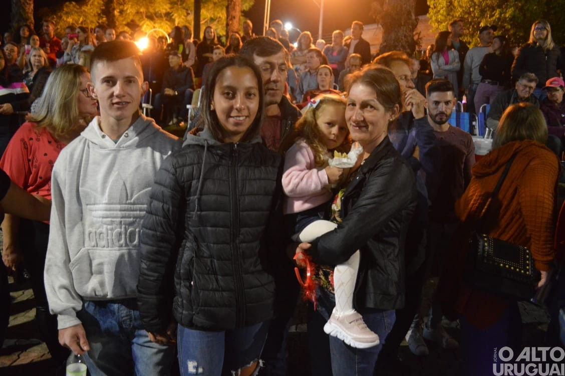 Desfile de rua do Carnaval Regional de Iraí reúne grande público