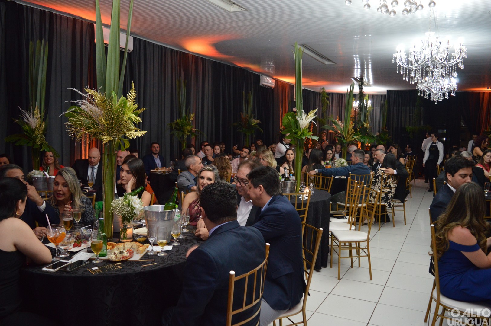 Baile Golden Night homenageia parceiros da Polícia Civil