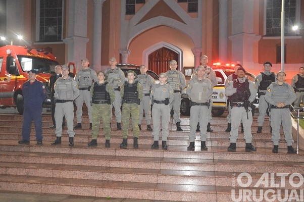 BM e Bombeiros de FW realizam homenagem a sargento morto em Caxias