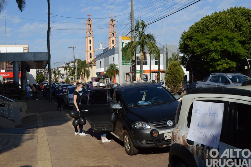 Profissionais de enfermagem promovem carreata