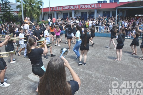 Bandas da Escola Cardeal Roncalli conquistam cinco títulos de campeãs e três de vice-campeãs em SC