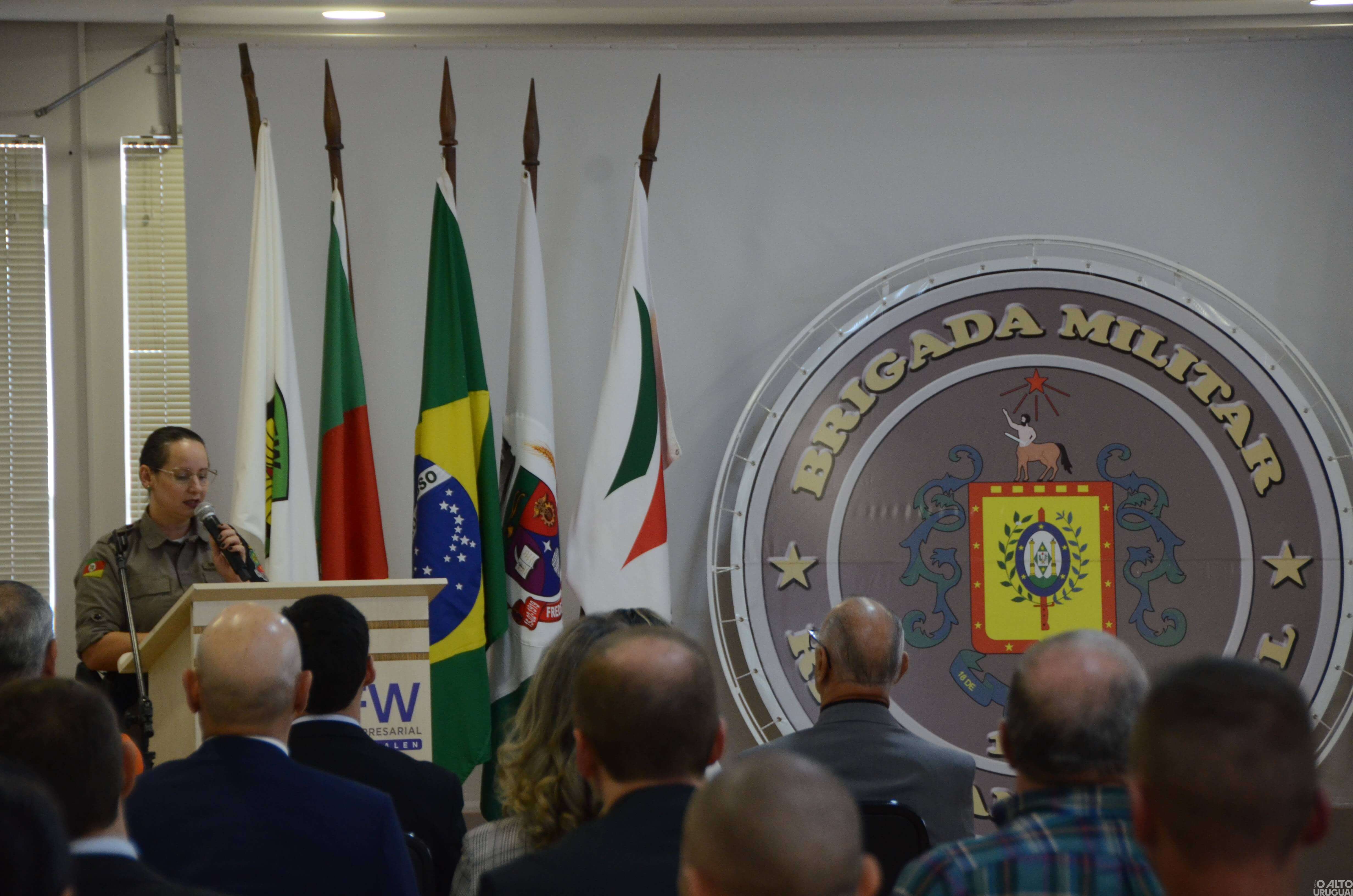 37º BPM realiza cerimônia de entrega de comendas