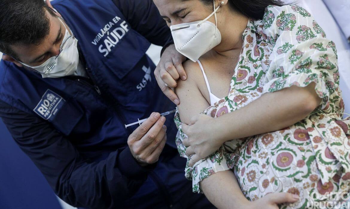 Presidente sanciona lei que prevê retorno de grávidas ao presencial