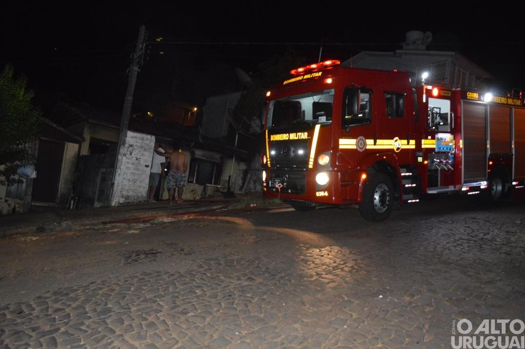 Residência é consumida pelo fogo em FW