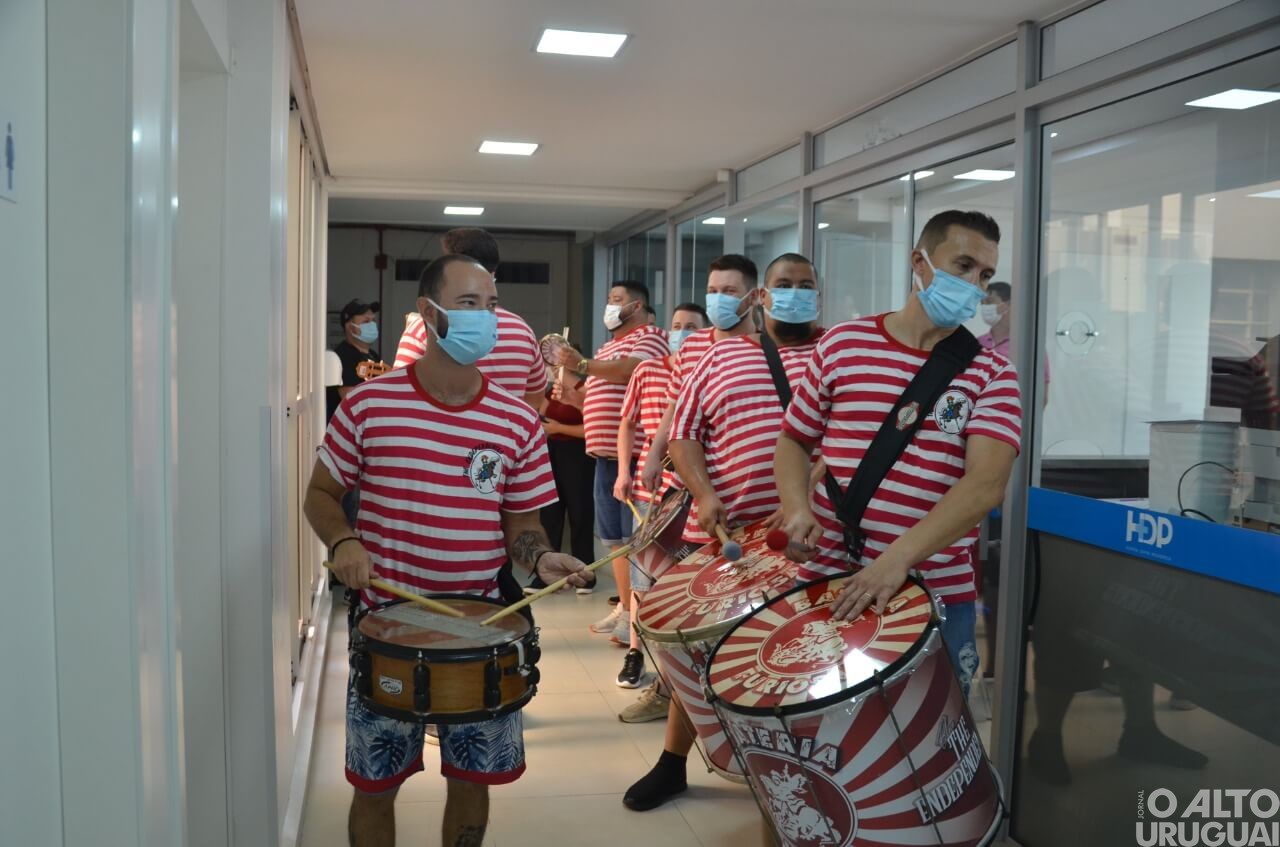 Carnavalescos de Iraí animam internados e funcionários do HDP