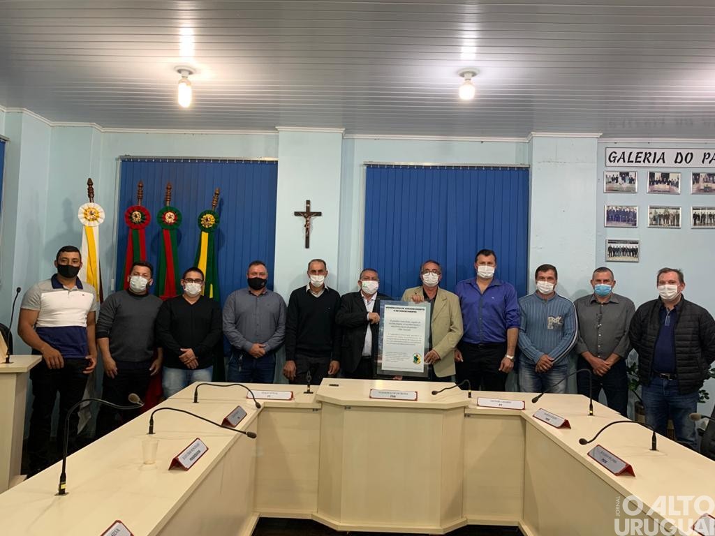 Legislativo de Taquaruçu do Sul entrega moção de aplauso aos profissionais de saúde