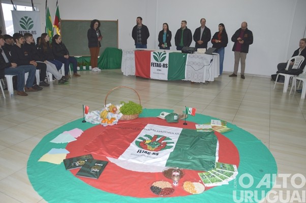 Mais de 150 jovens da região participam de fórum no STR-FW