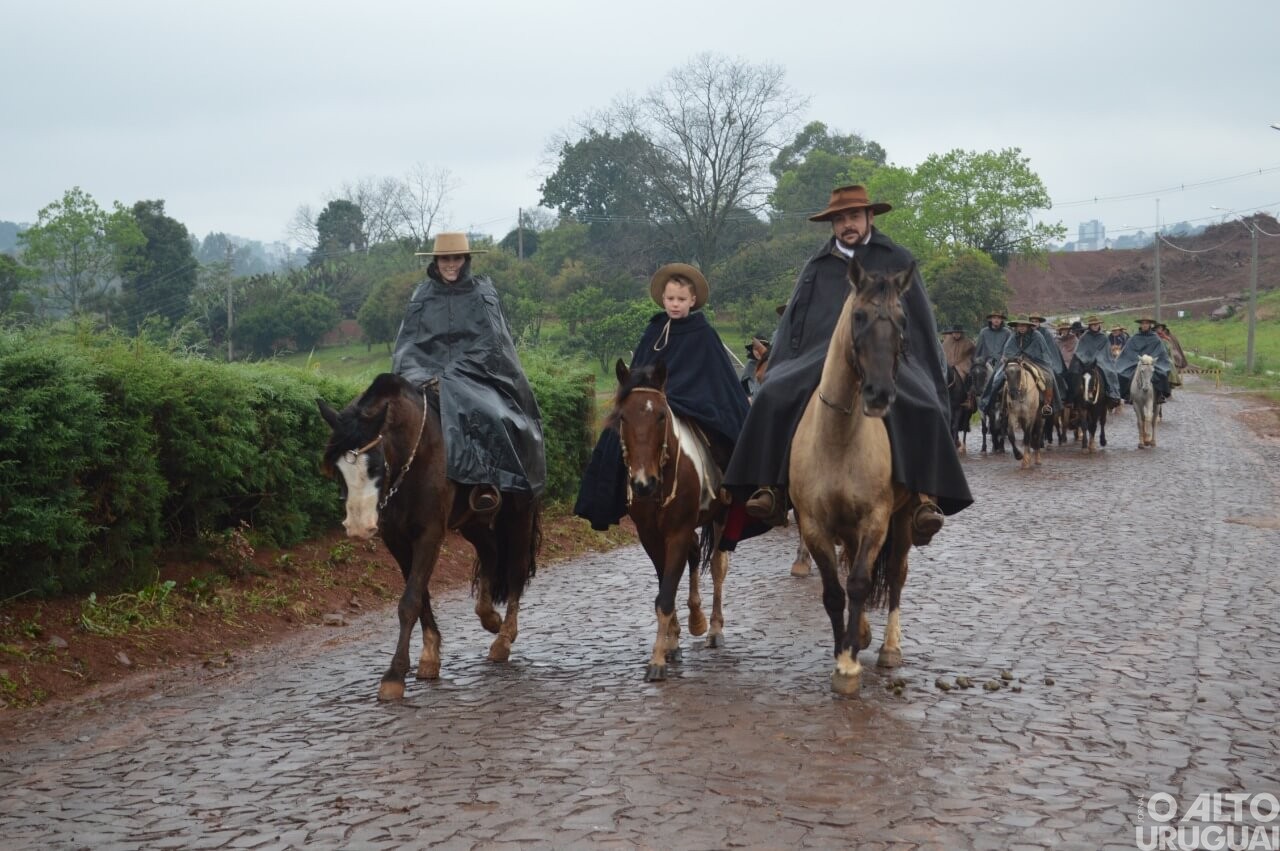 Iraí a Erval Seco: cavalarianos do 30º Bate-Casco passam por FW