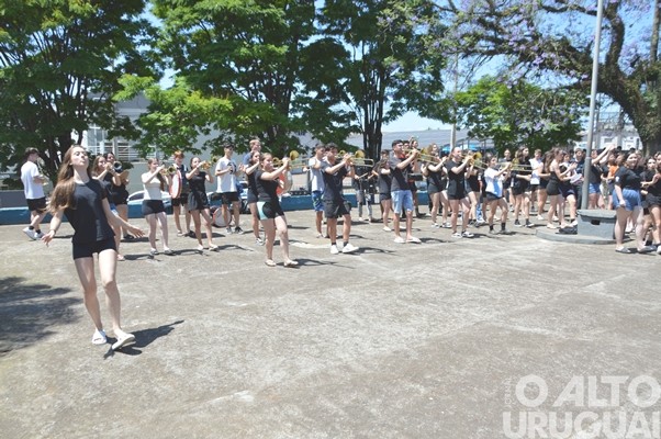 Bandas da Escola Cardeal Roncalli conquistam cinco títulos de campeãs e três de vice-campeãs em SC