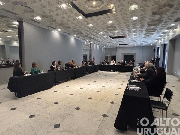 Encontro entre ADI Multimídia e Cremers debate aproximação entre as entidades