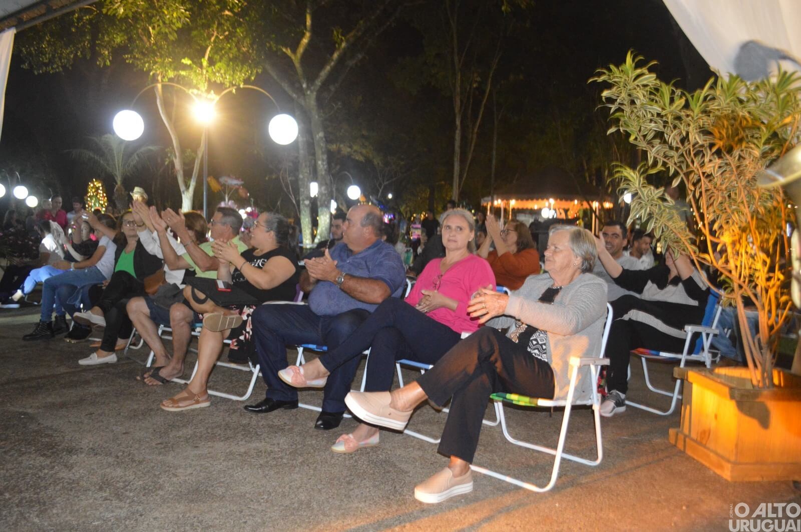Rodeio Bonito: corte de bolo de 100 kg marca aniversário do município
