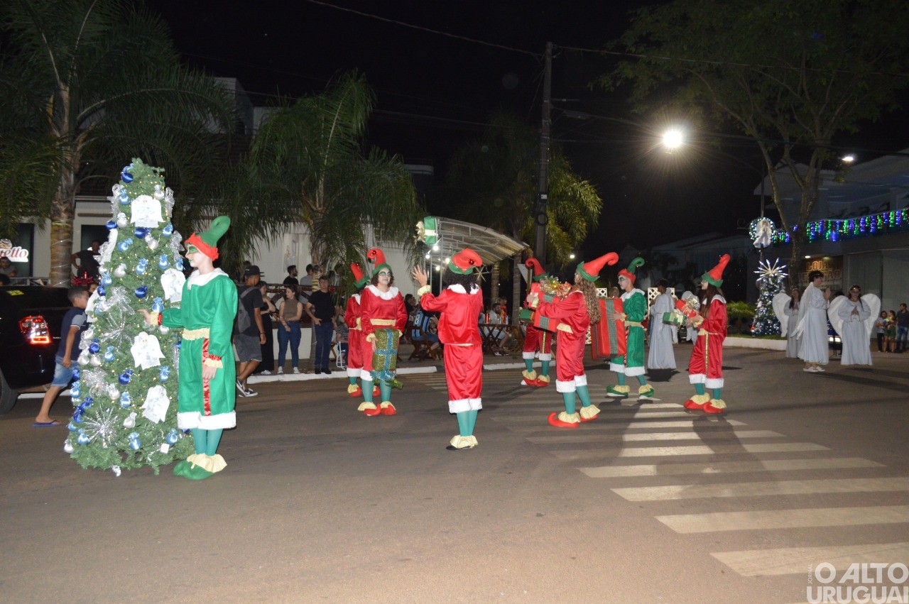 Acendimento de luzes marca a abertura do Natal em Rodeio Bonito