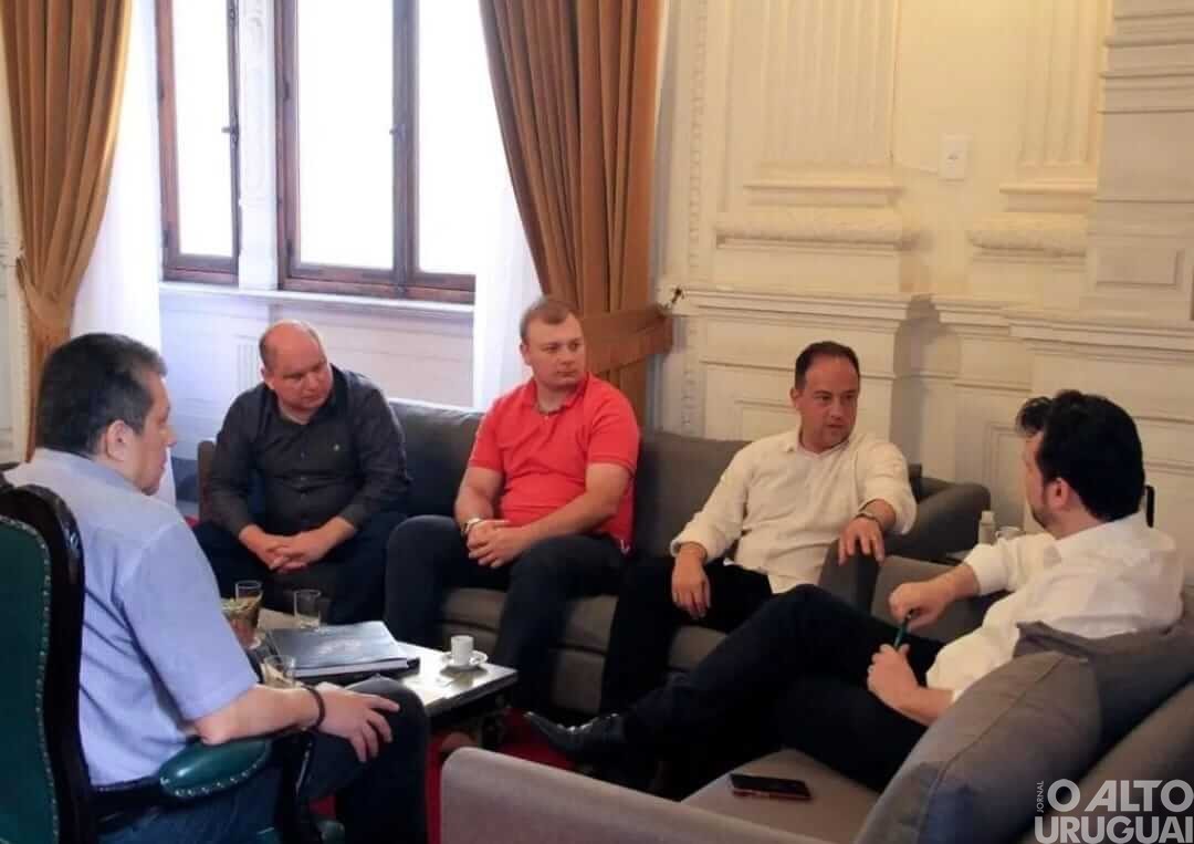 Recursos para a revitalização da Santo Caeran, Oncologia e Educação são pautas de agenda de vereadores de FW em Porto Alegre