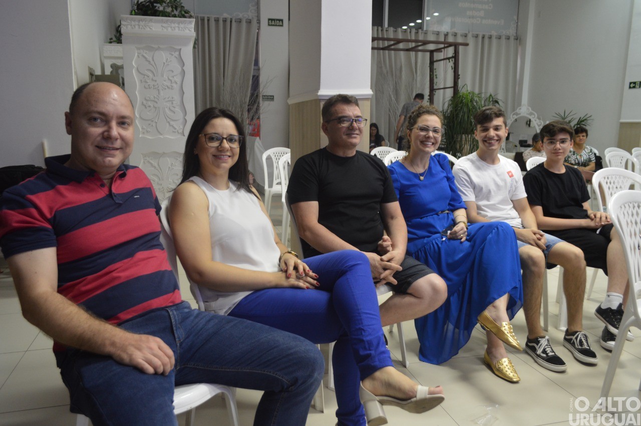 Recital da Escola Compasso encanta público