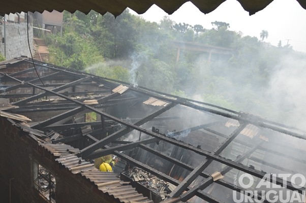 FW: Bombeiros atendem mais um incêndio em residência