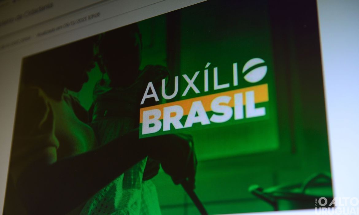 Beneficiários do Auxílio Brasil com NIS final 4 recebem nesta quarta-feira