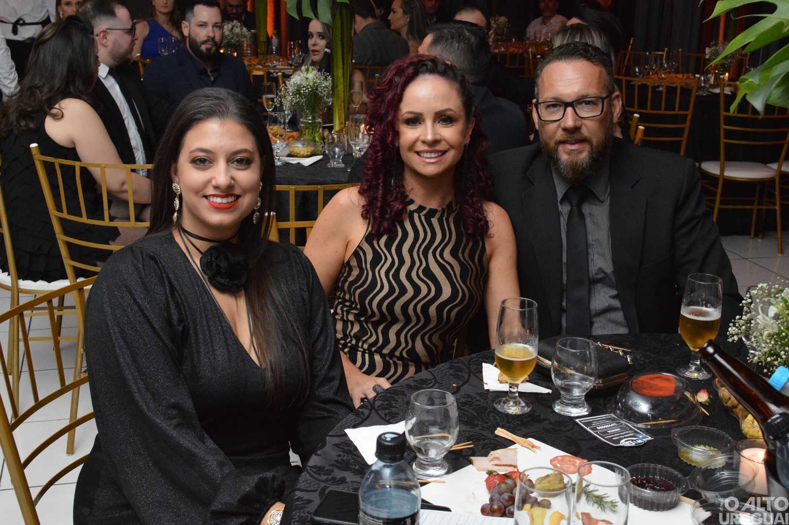 Baile Golden Night homenageia parceiros da Polícia Civil