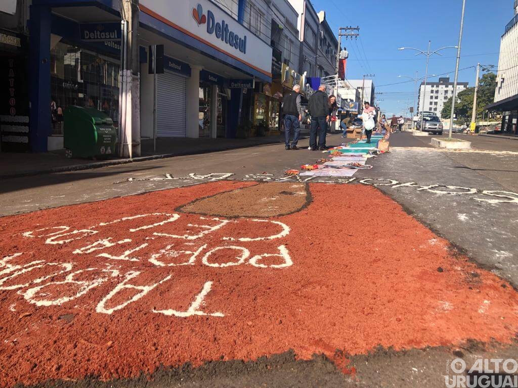 Fiéis celebram Corpus Christi em FW