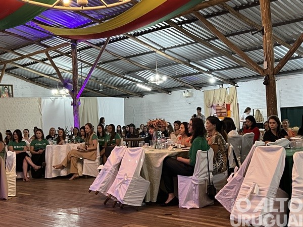 Encontro de Mulheres - Somos Bárbaras reúne quase 150 mulheres em FW