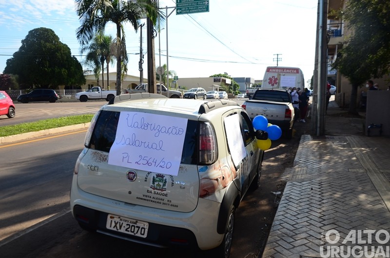 Profissionais de enfermagem promovem carreata