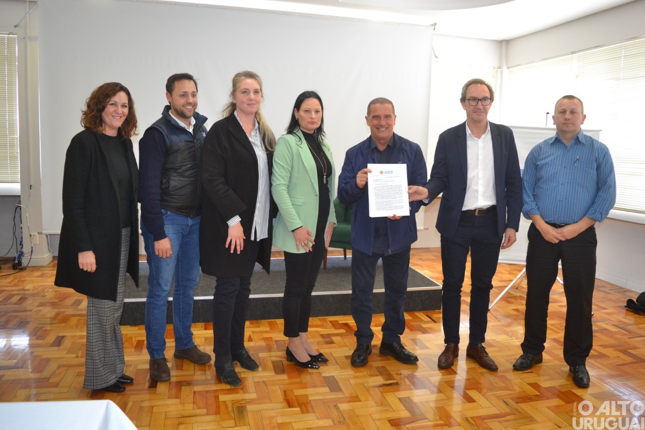 Onyx Lorenzoni recebe demandas da região