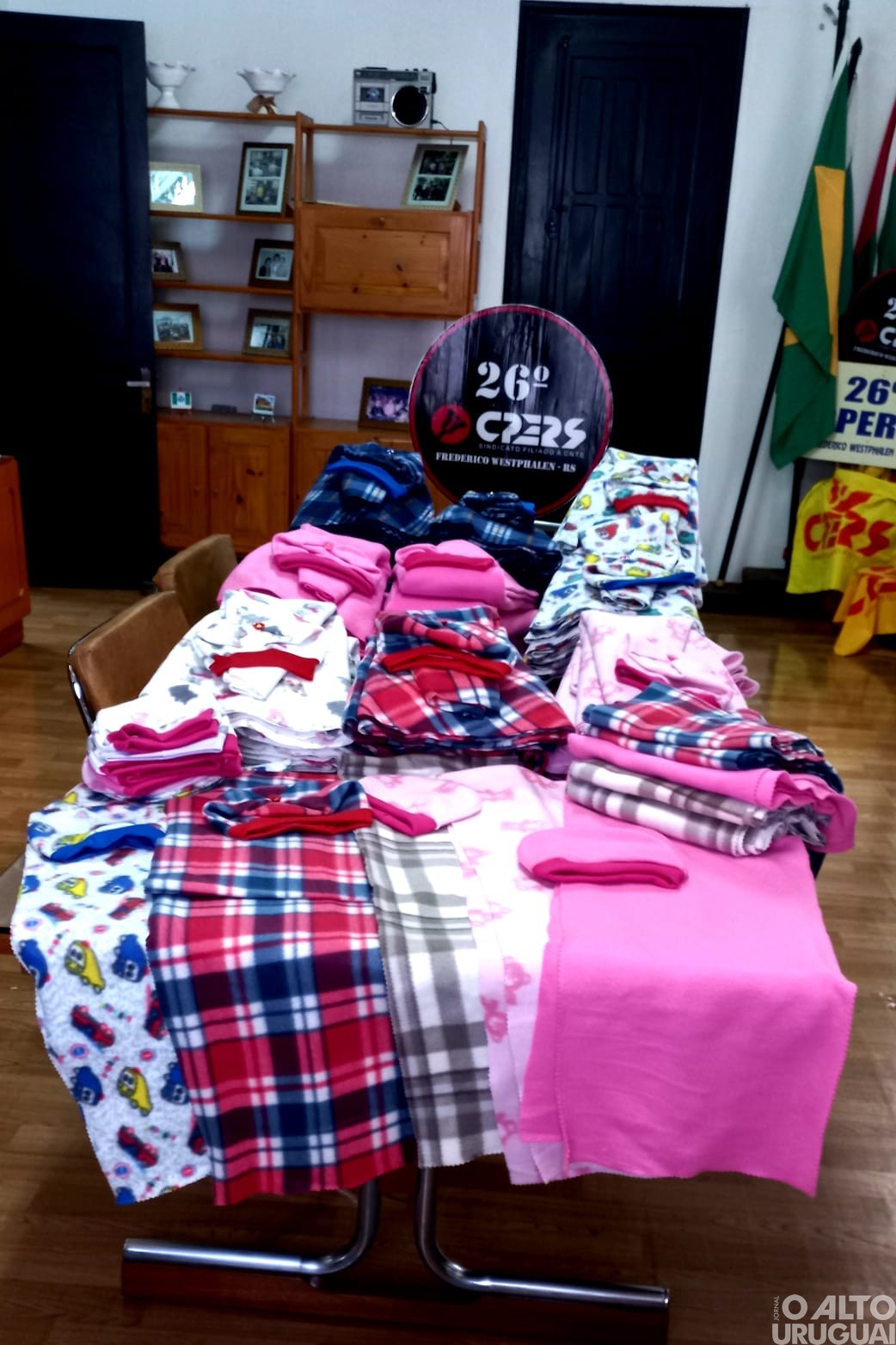 26º Núcleo do Cpers realiza doações da Campanha “Pés Quentinhos”