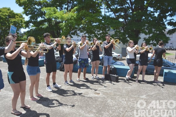 Bandas da Escola Cardeal Roncalli conquistam cinco títulos de campeãs e três de vice-campeãs em SC