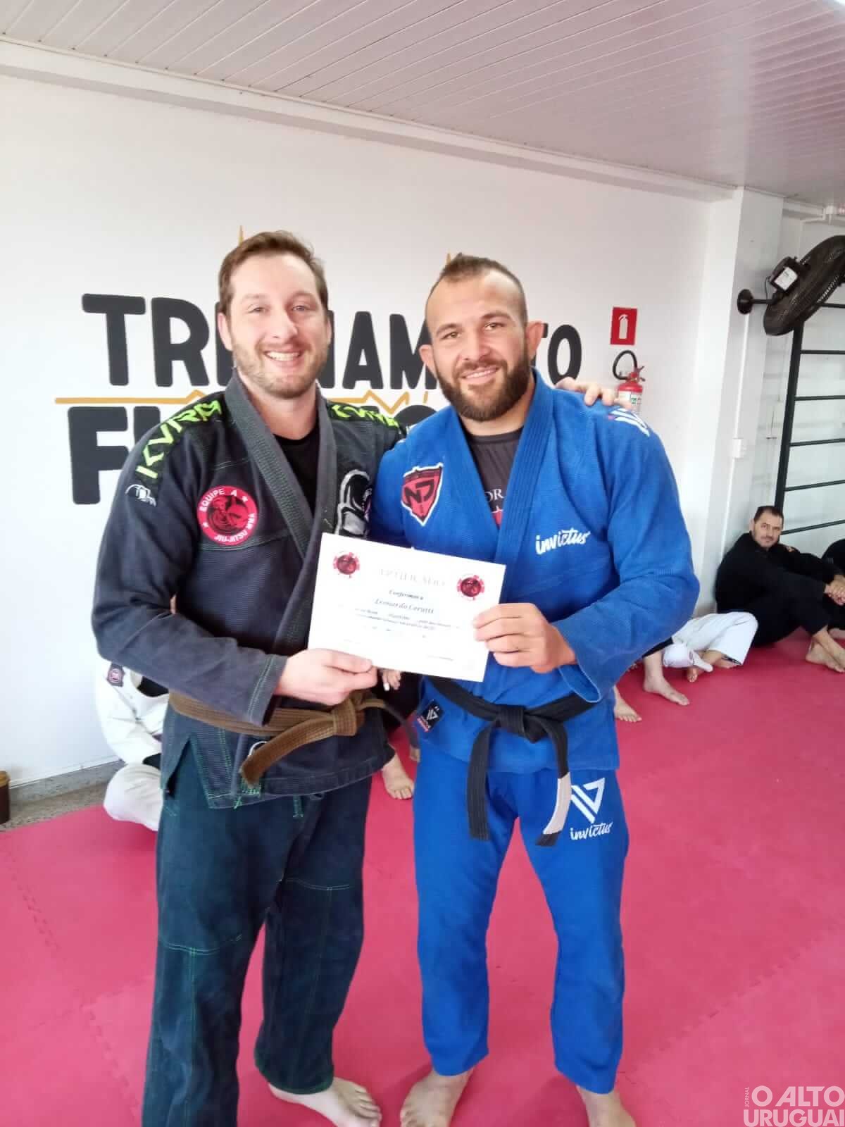 Clube do Jiu-jitsu FW realiza seminário de graduação em Três Passos