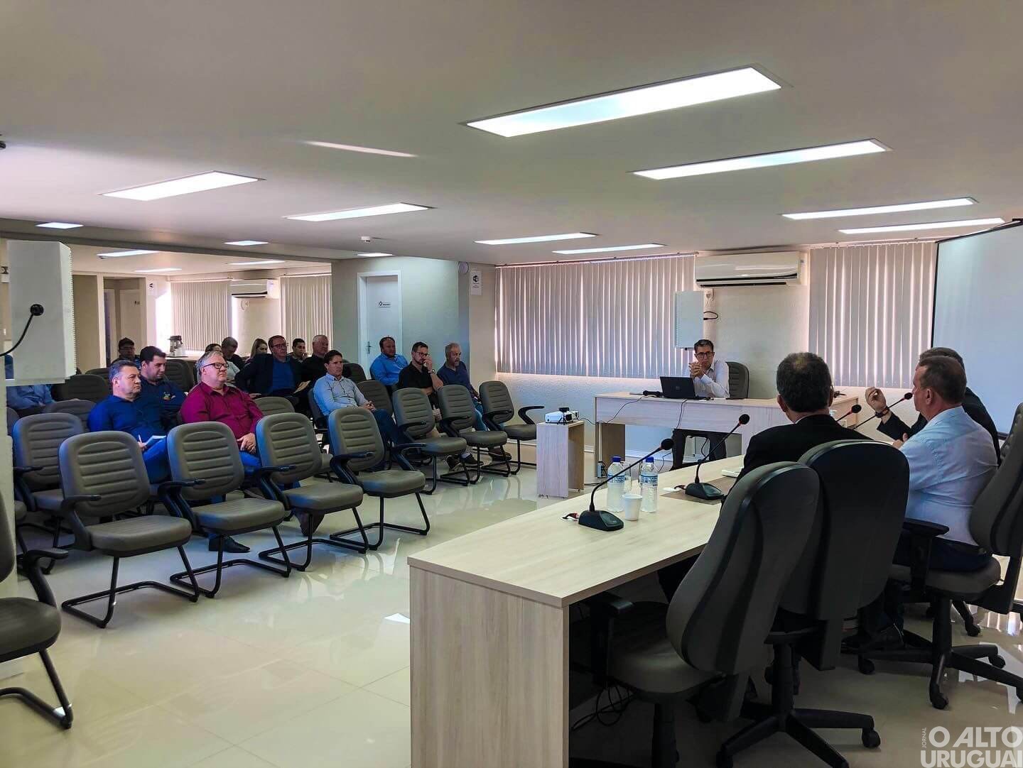 Lideranças da Amzop e Amuceleiro se unem em prol da ferrovia Norte-Sul