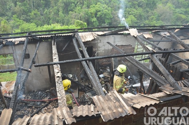FW: Bombeiros atendem mais um incêndio em residência