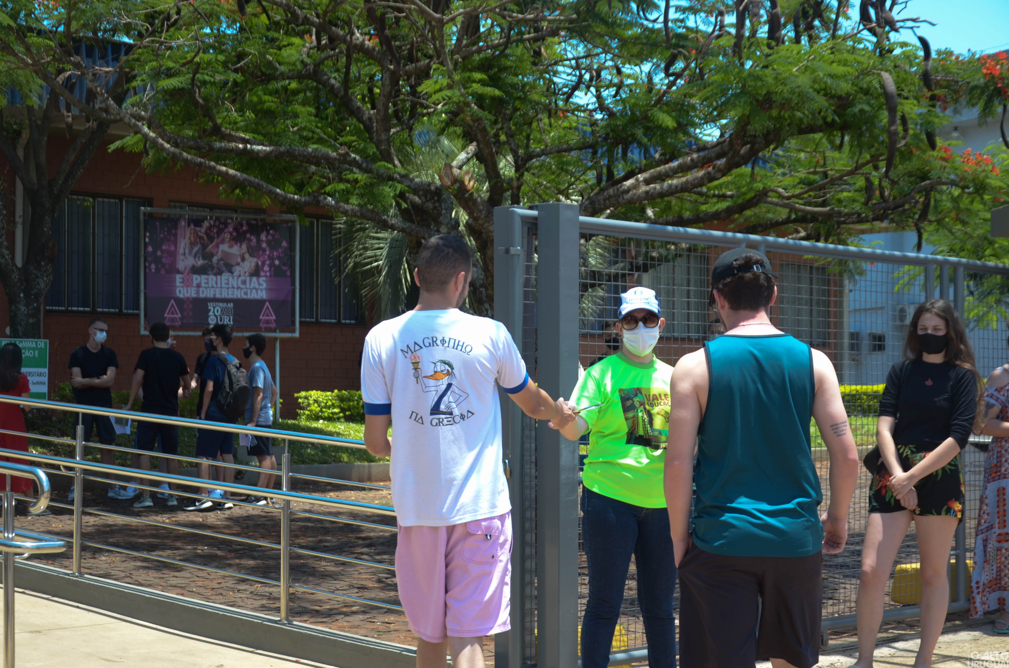 Estudantes participam do primeiro dia de provas do Enem