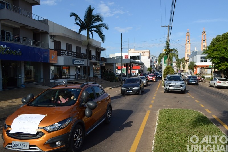 Profissionais de enfermagem promovem carreata