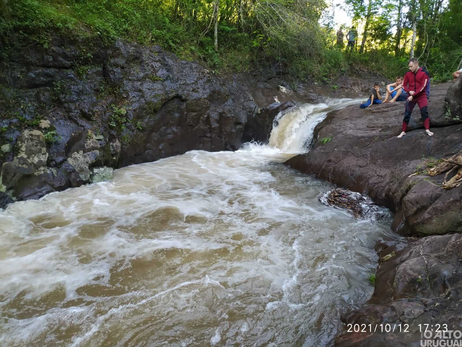 Homem morre após ficar preso em córrego de Palmitinho