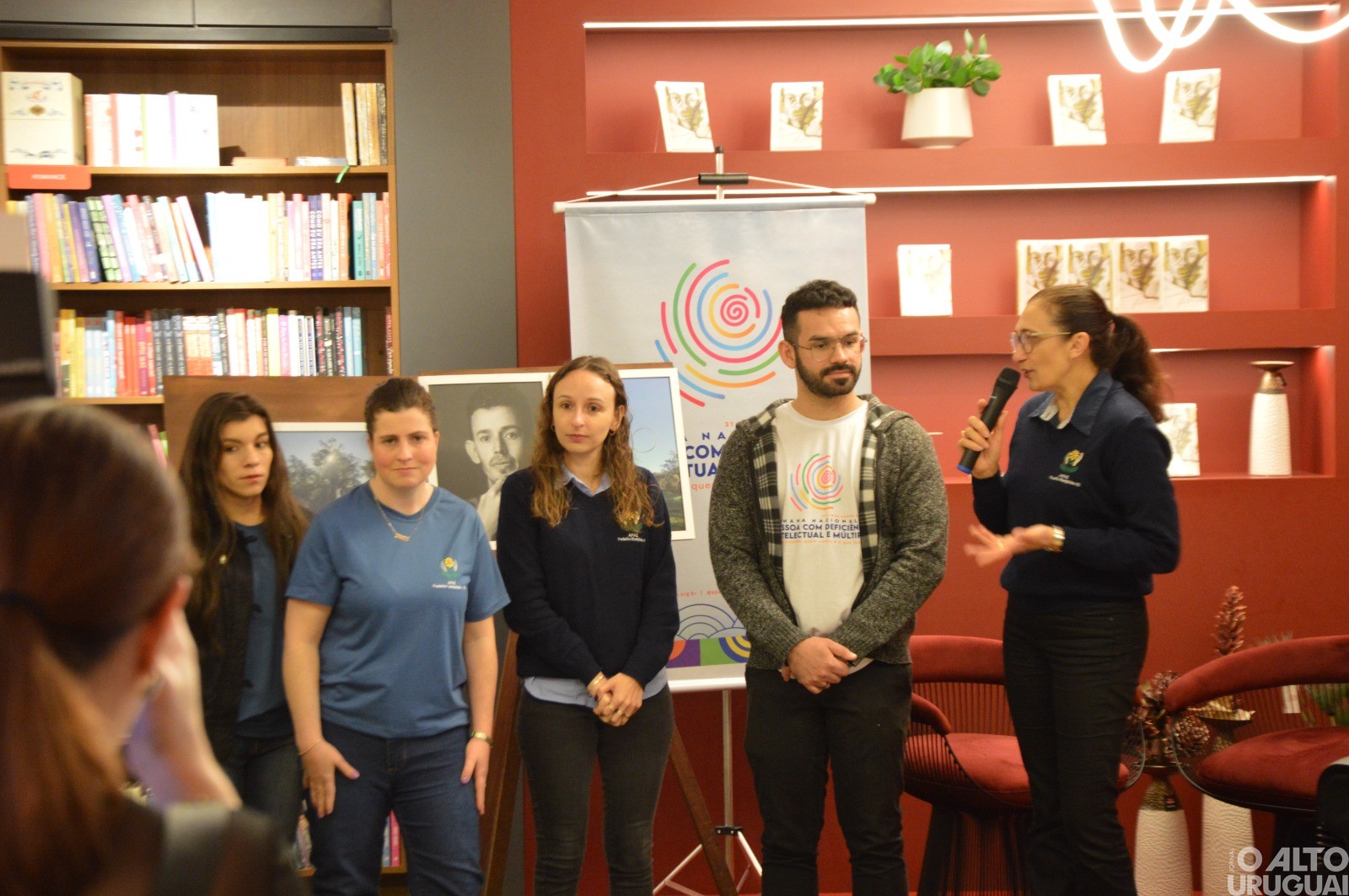 Apae-FW promove exposição fotográfica