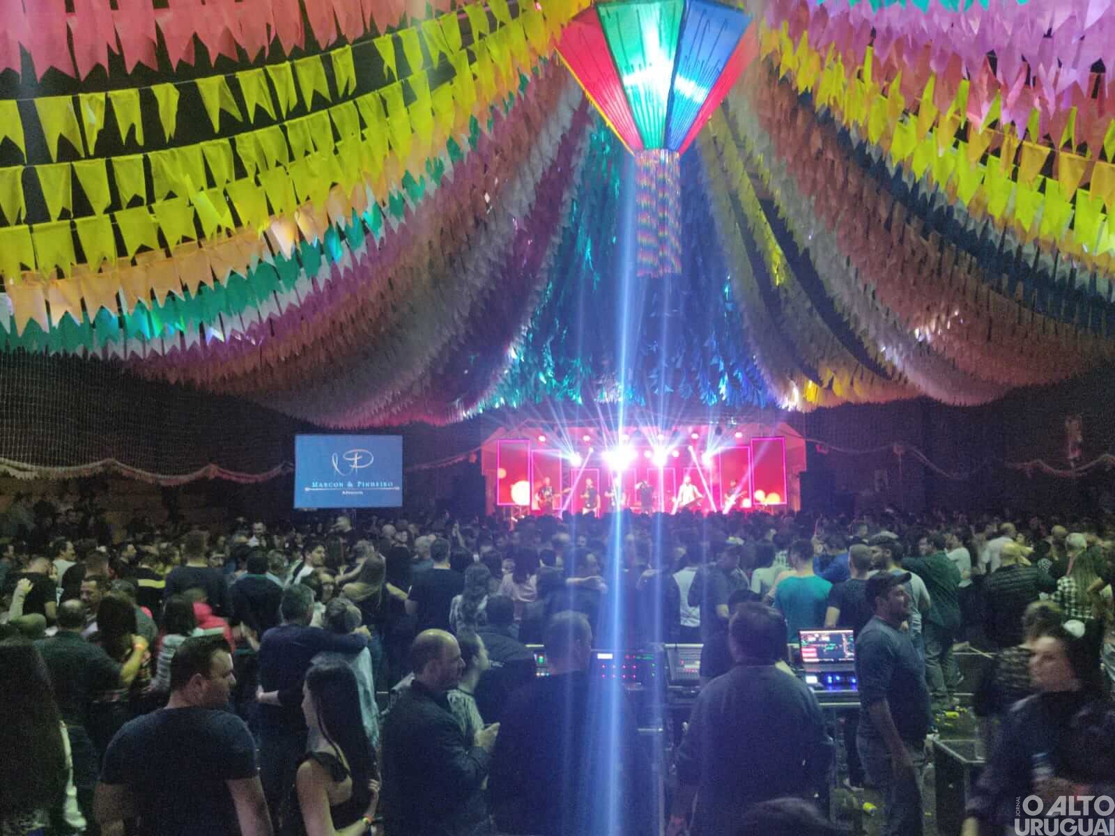 Bailão de São João reúne mais de duas mil pessoas em Caiçara