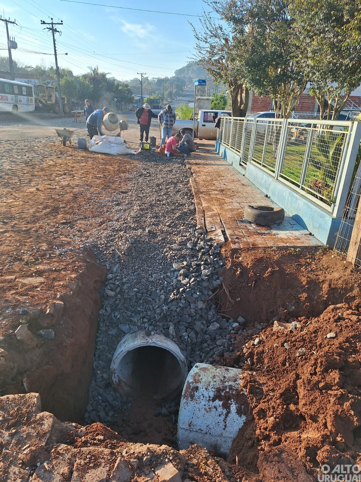 Inicia a pavimentação na avenida Marcelino Zadinello em Cristal do Sul