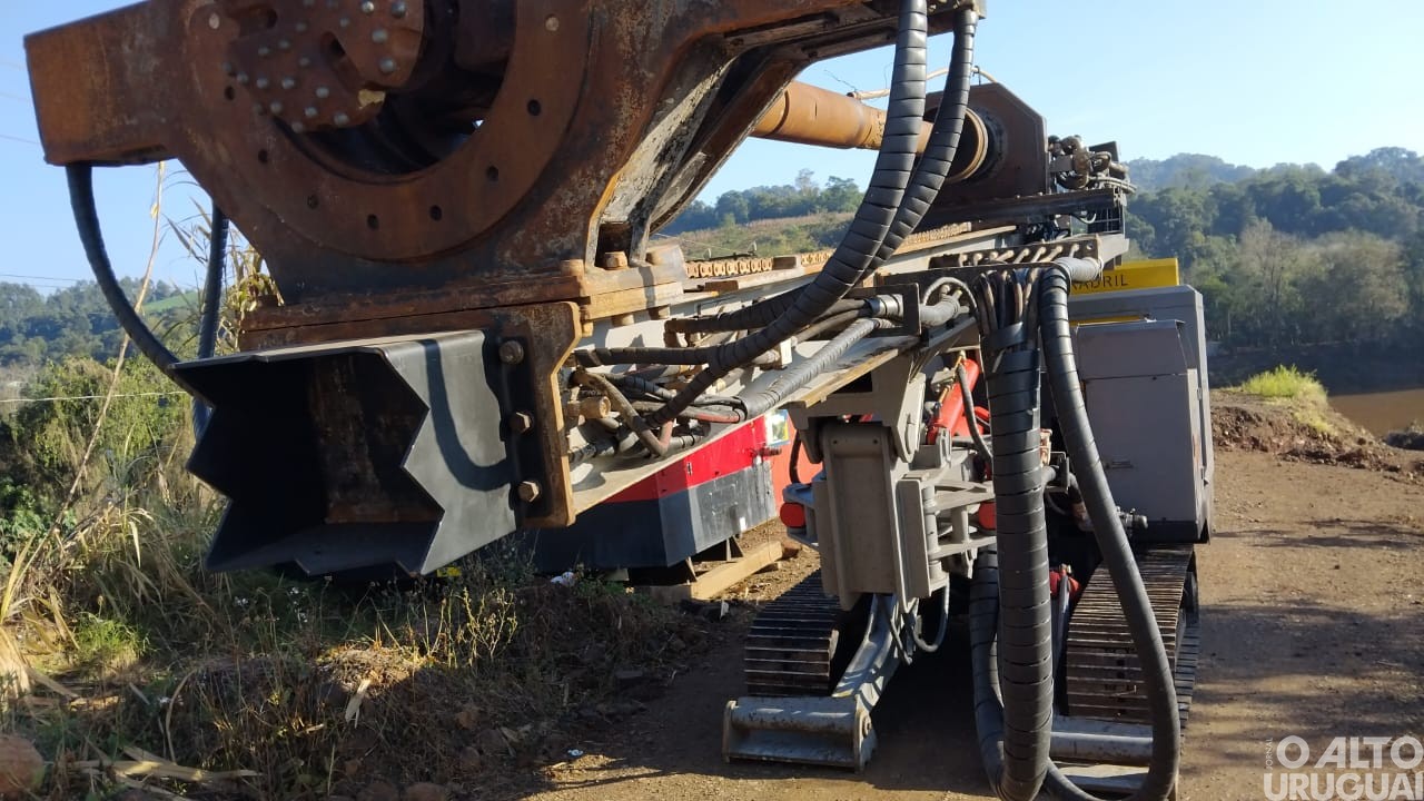 Nova etapa da construção da ponte sobre o rio da Várzea tem início em Rodeio Bonito