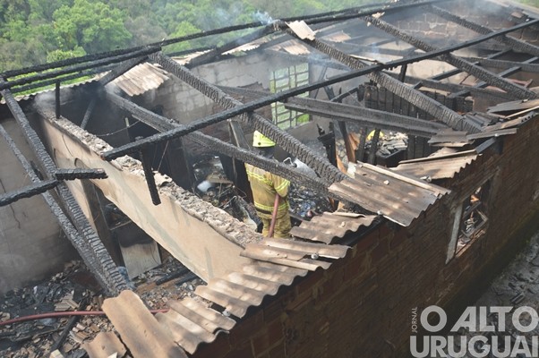 FW: Bombeiros atendem mais um incêndio em residência