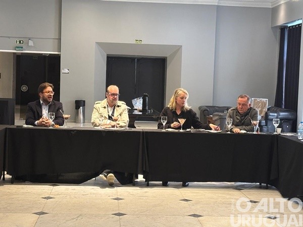 Encontro entre ADI Multimídia e Cremers debate aproximação entre as entidades